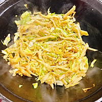 #感恩节为TA做顿饭#包菜炒饼的做法图解11