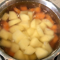 丰富餐桌味—日式咖喱鸡肉土豆的做法图解2