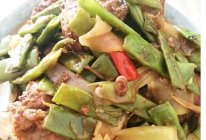 莴笋排骨炖豆角的做法