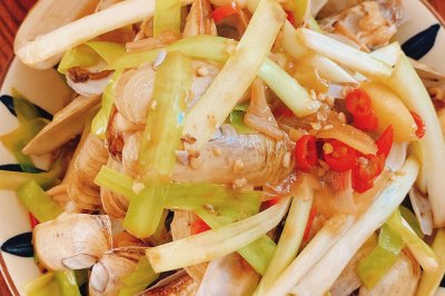 韭黄炒蛏子好吃简单下饭菜