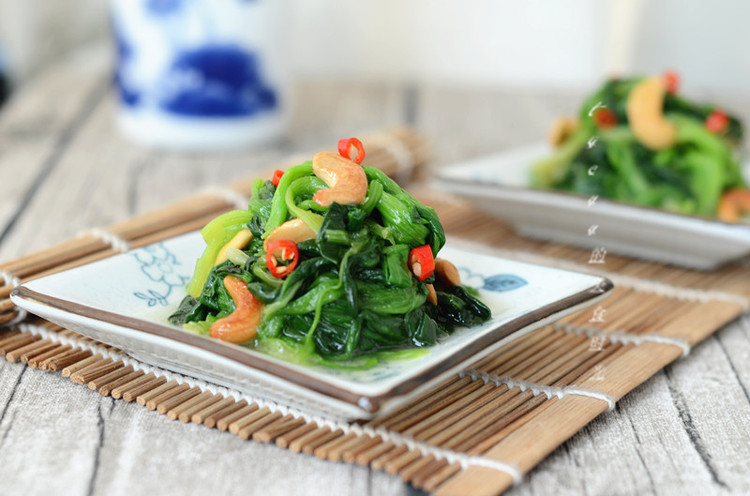 果仁菠菜的做法