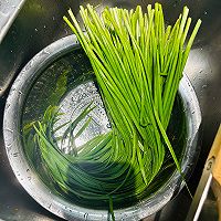 韭菜肉饺子的做法图解2