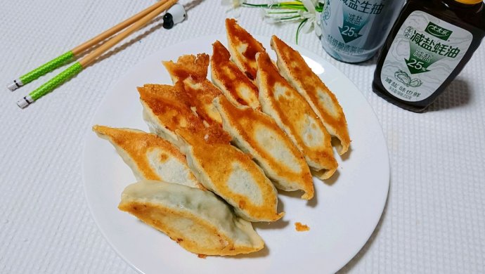 韭菜鸡蛋虾皮锅贴