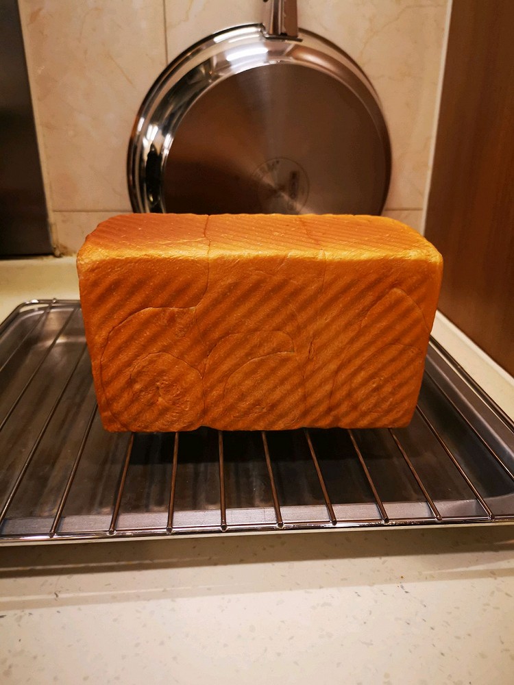 面包机出手套膜→柔软拉丝奶香吐司的做法