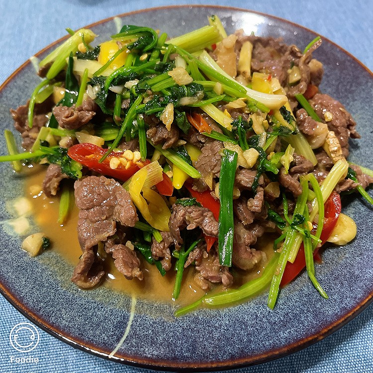 香菜炒牛肉的做法