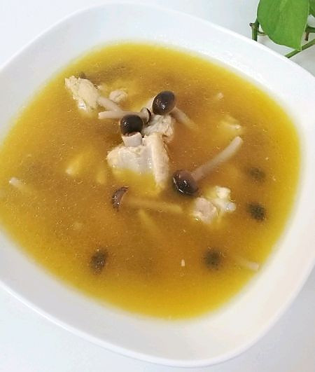 蟹味菇排骨汤的做法