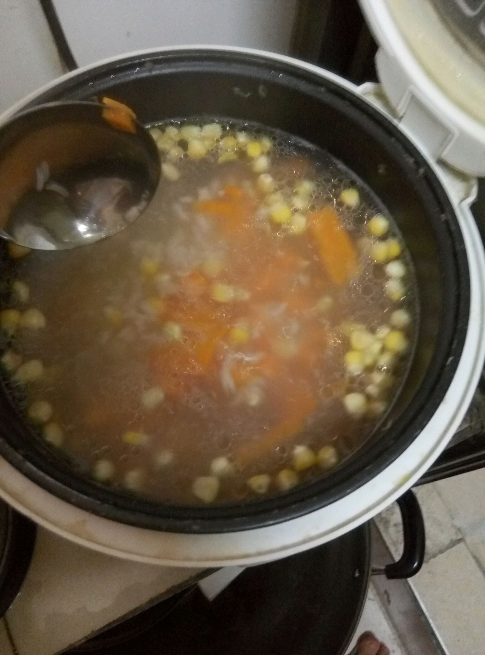简易排骨玉米红萝卜汤怎么做_简易排骨玉米红萝卜汤的做法_豆果美食