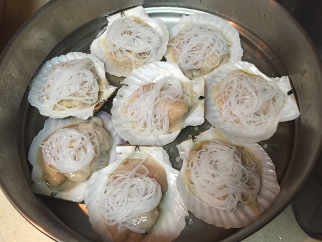 蒜蓉粉丝蒸扇贝的做法图解5