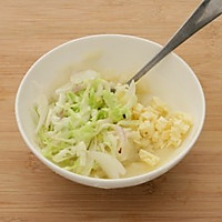 土豆泥花样之卷心菜土豆泥饼的做法图解3