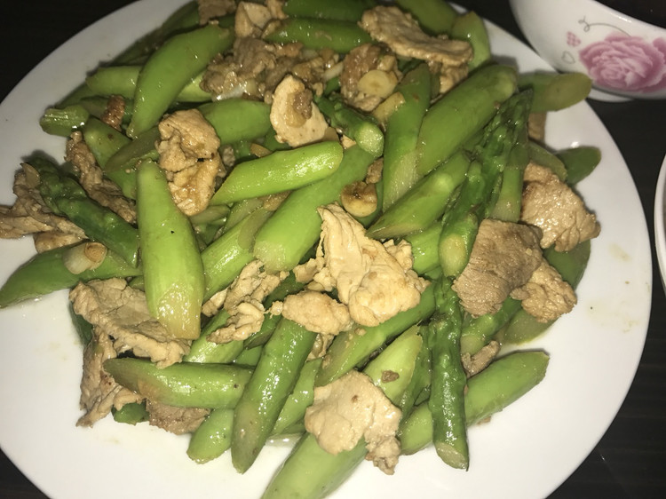 芦笋炒肉的做法