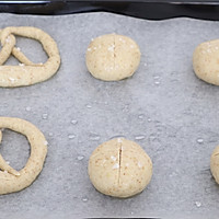 #美食视频挑战赛#德国碱水面包的做法图解16
