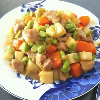 毛豆茭白胡萝卜肉丁