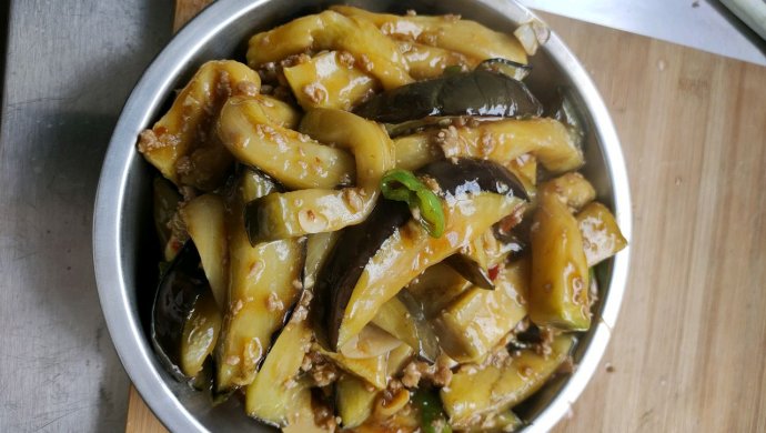 肉沫茄子又称鱼香茄子煲