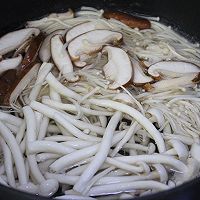 鲜美无比菌菇汤的做法图解5