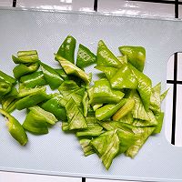 青椒炒鸡腿肉的做法图解6