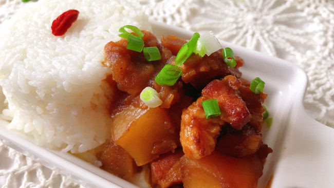 土豆烧肉的做法