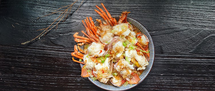 蒜蓉蒸龙虾，厨房小白也可以轻松完成的压轴主菜的做法