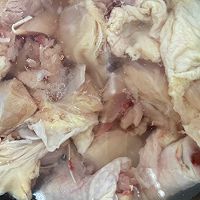 #夏日鲜味轻享健康#柠檬叶焖鸡腿，清新开胃～的做法图解1