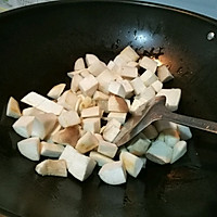 杏鲍菇爆炒澳洲牛柳粒的做法图解2