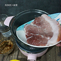 冬天适合大口吃肉：蒜蓉软烂白肉的做法图解3