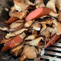 #憋在家里吃什么#红肠炒香菇的做法图解5