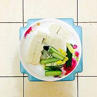 木耳冻豆腐炖带鱼的做法图解1