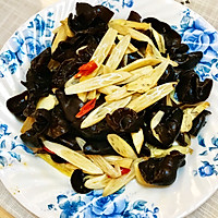 藕尖炒木耳的做法图解2