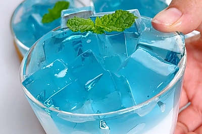 海蓝椰汁冻，太清爽了！这个夏天一定要吃一次