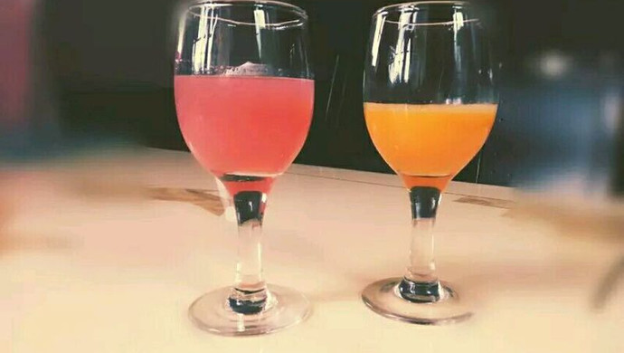 石榴汁与百香果汁