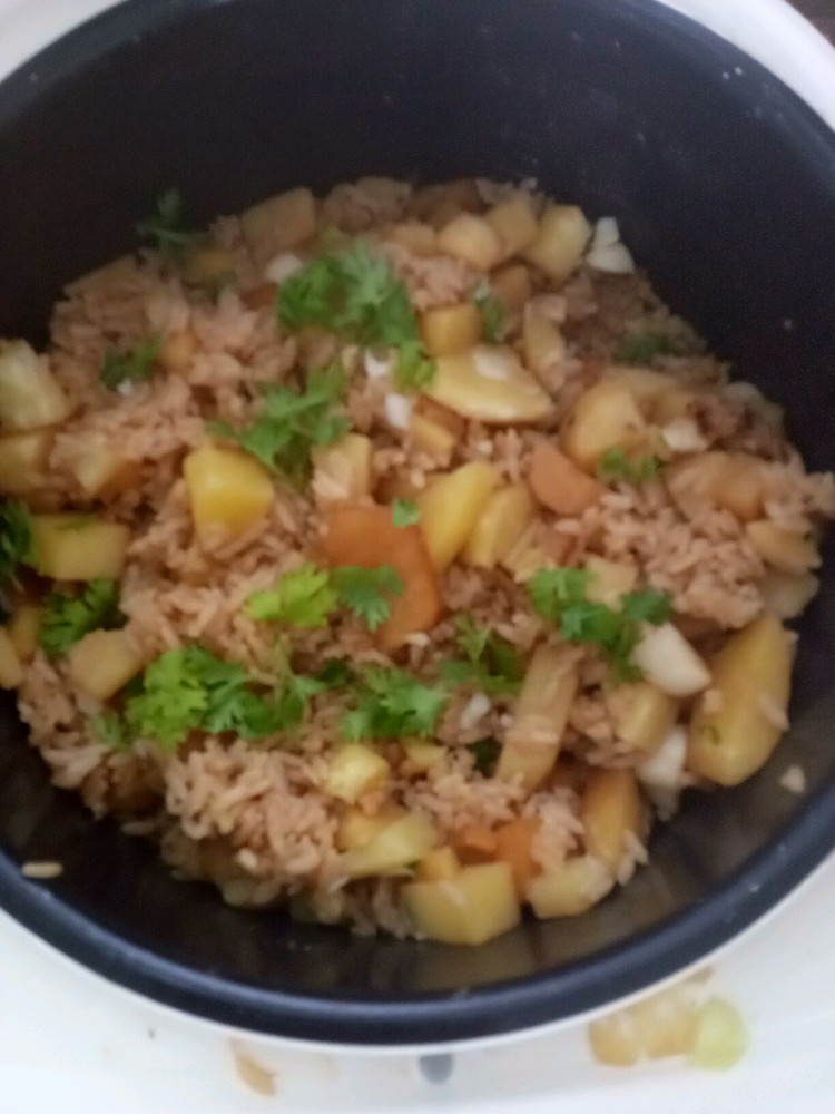 土豆焖米饭的做法