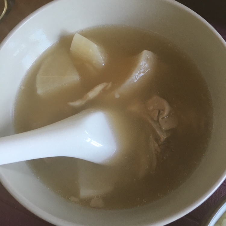 【鱼小厨：煮】高压锅带皮羊小排萝卜汤的做法图解1