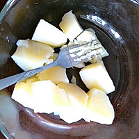 土豆沙拉配烟熏三文鱼的做法图解3