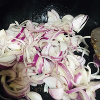 #仙女们的私藏鲜法大PK#牛肉片炒洋葱的做法图解7