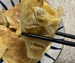 电饼档煎速冻水饺（又裹了一层鸡蛋）的做法