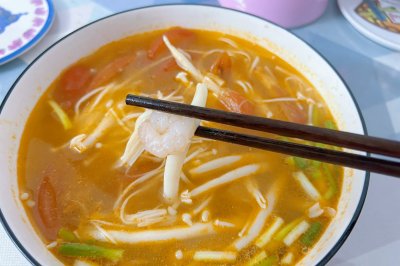 广东靓汤——酸甜开胃的番茄杂菇鲜虾汤