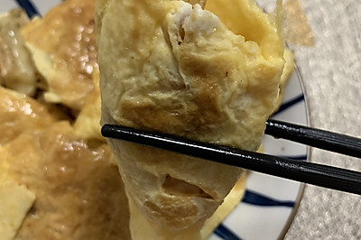 电饼档煎速冻水饺（又裹了一层鸡蛋）