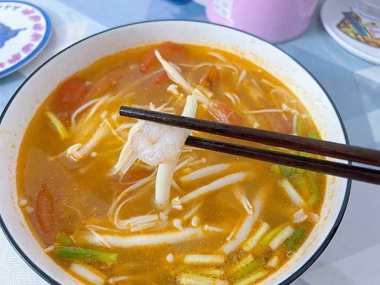 广东靓汤——酸甜开胃的番茄杂菇鲜虾汤的做法