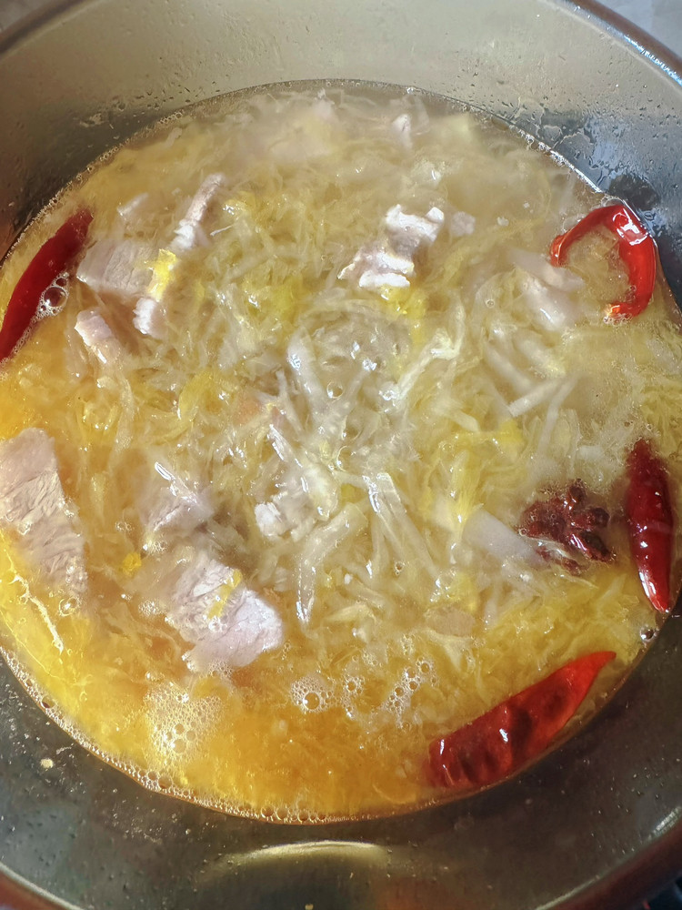 酸菜汆白肉的做法