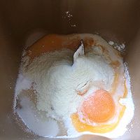 香甜松软——奶香豆沙包的做法图解2