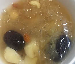 银耳莲子山药汤的做法