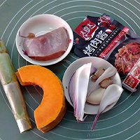 #时令蔬菜最养人# 香辣南瓜莴笋炒鸡丁的做法图解1