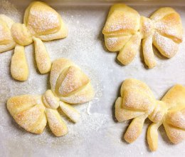 只要一次发酵的奶香蝴蝶结面包（面包机揉面版）的做法