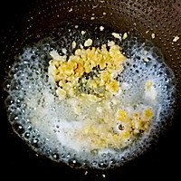 咸蛋黄凉拌黄瓜的做法图解3