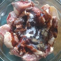 鸡腿烧香菇的做法图解2