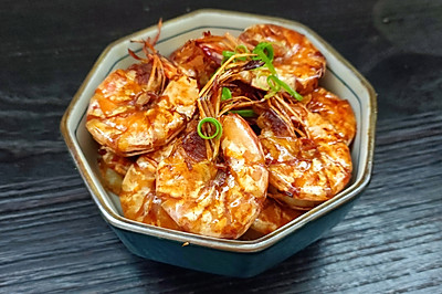 浓油赤酱的美极虾：虽是简易版，但也色香味俱全，让人回味无穷