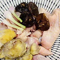 #晒出你的中秋团圆饭#板栗香菇鸡煲秋天必须吃的一道家常菜的做法图解2