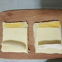 #520，美食撩动TA的心！#
爆浆芝士香蕉吐司卷的做法图解3