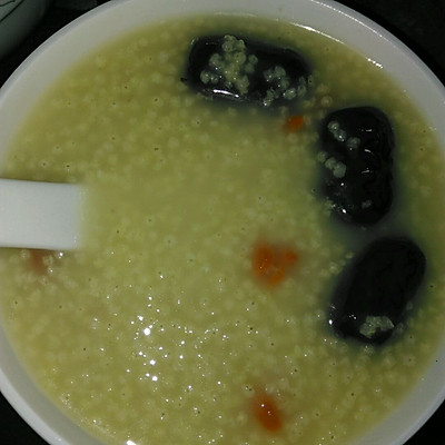小米红枣枸杞粥养胃