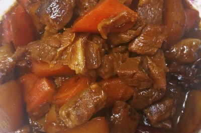 胡萝卜土豆焖牛肉