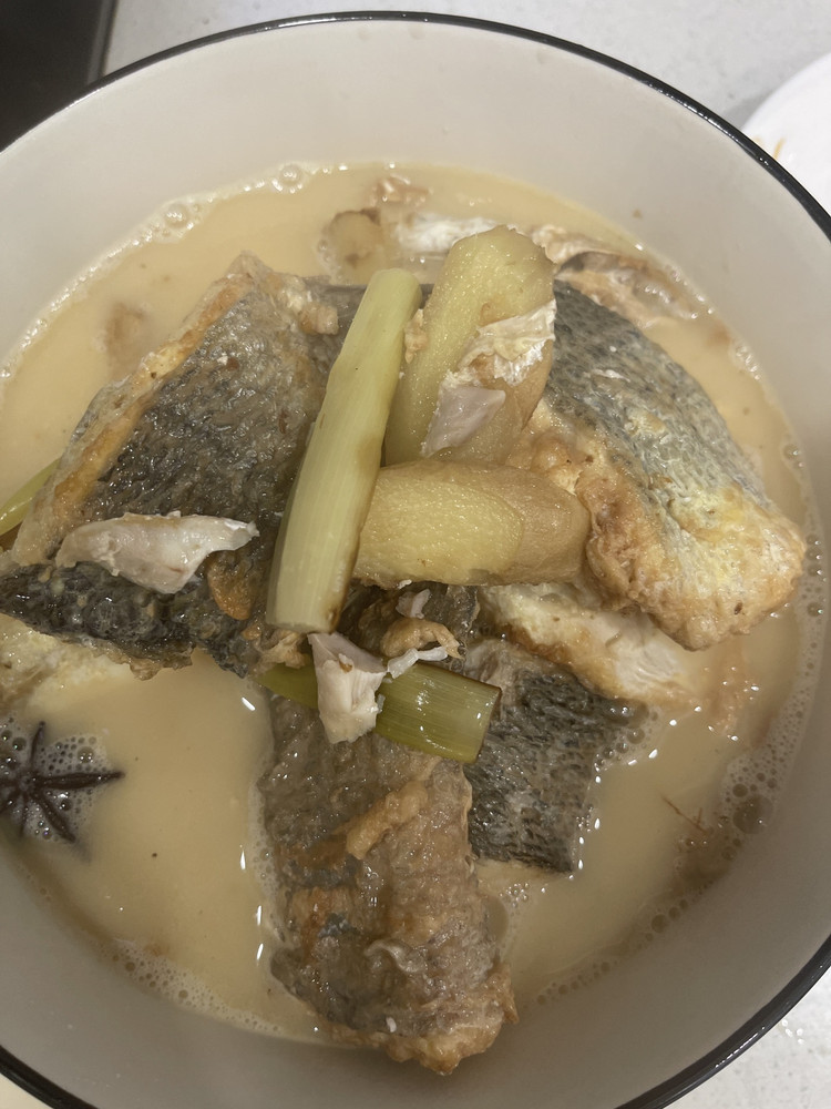 清炖鲈鱼的做法